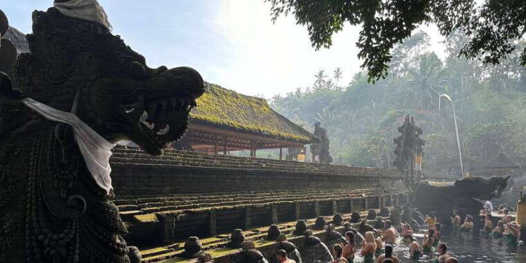 balinese-spiritual-cleansing-by-traditional-method