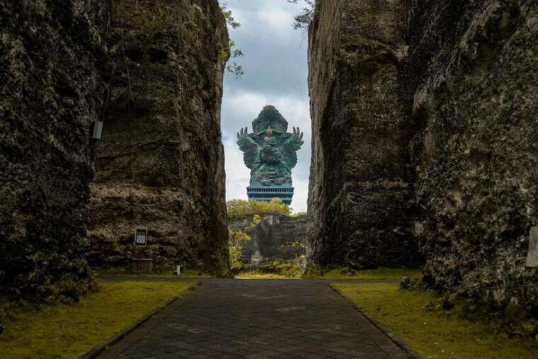 balis-triple-threat-watersports-gwk-statue-and-uluwatu
