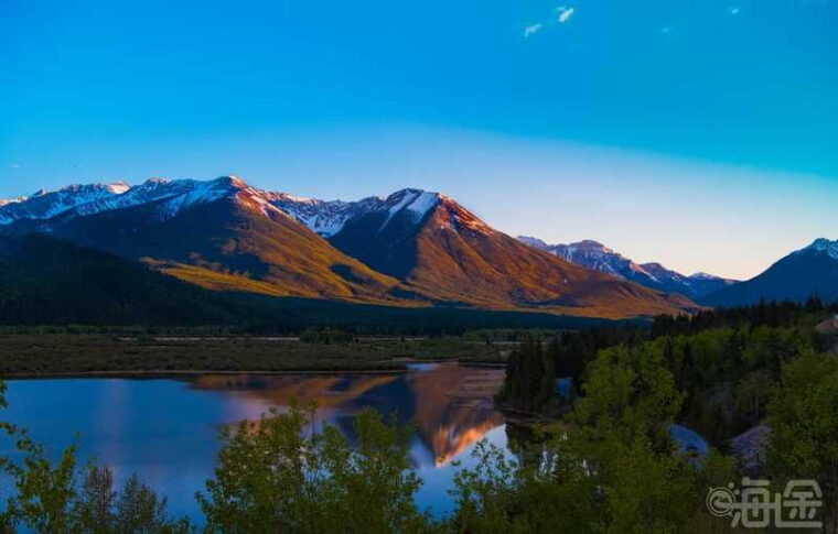 banff-canmore-calgary-moraine-lake-and-lake-louise-guided