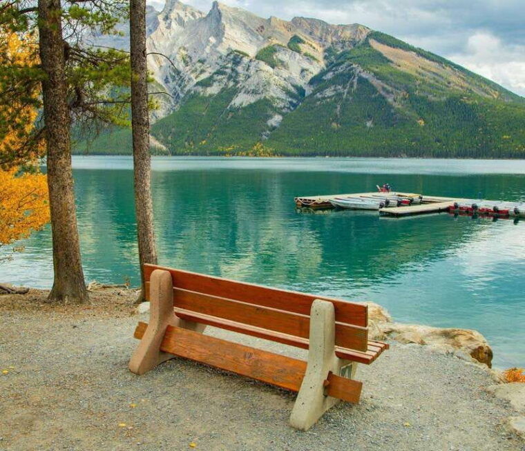 banff-gondola-hot-spring-and-three-lakes-tour