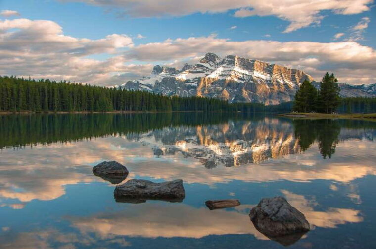 banff-highlights-and-wildlife-group-tour
