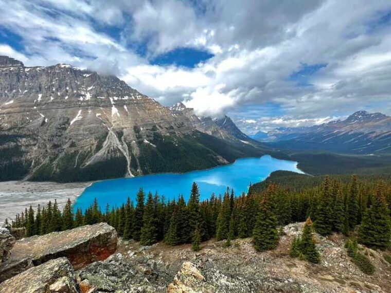 banff-lake-louise-moraine-lake-and-icefields-parkway-tour