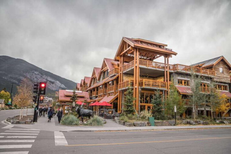 banff-uncover-the-beauty-of-western-canada-6-days