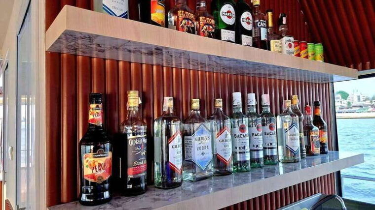 bangkok-chao-phraya-booze-cruise-with-unlimited-drinks