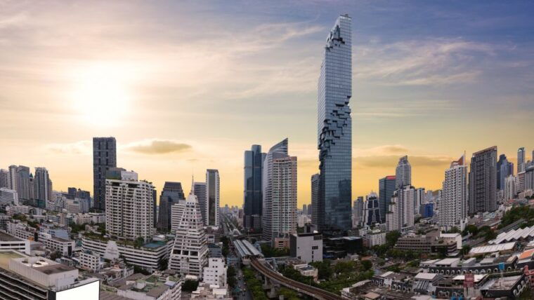 bangkok-damnoen-saduak-train-market-mahanakhon-day-trip