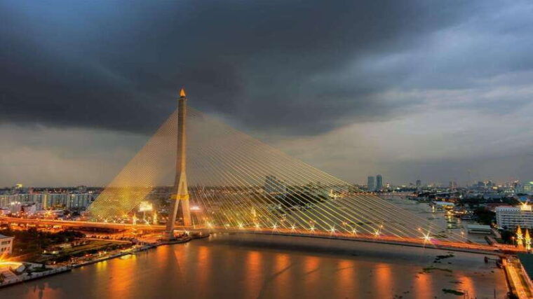 bangkok-luxury-white-dinner-cruise-with-live-entertainment