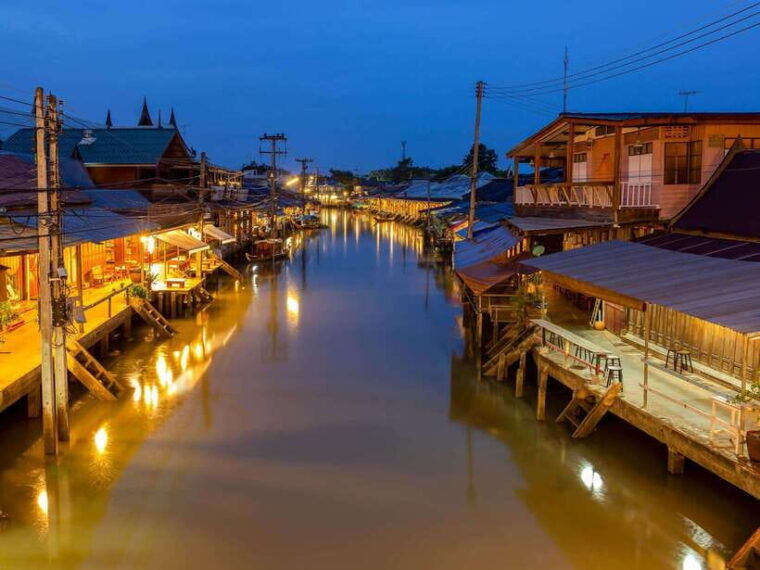 bangkok-maeklong-railway-amphawa-floating-market-day-trip