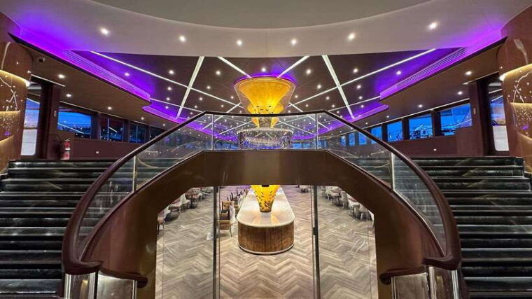 bangkok-opulence-luxury-dinner-cruise-with-hotel-transfer