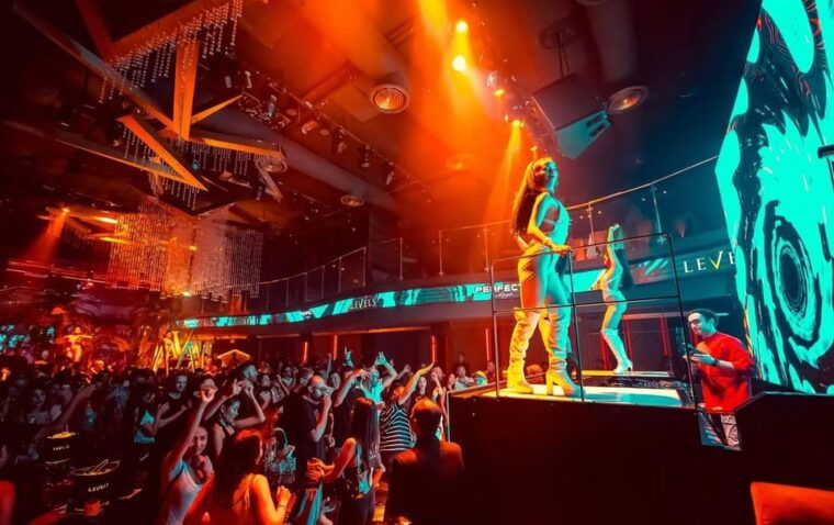 bangkok-sukhumvit-district-bar-and-club-crawl-with-shots
