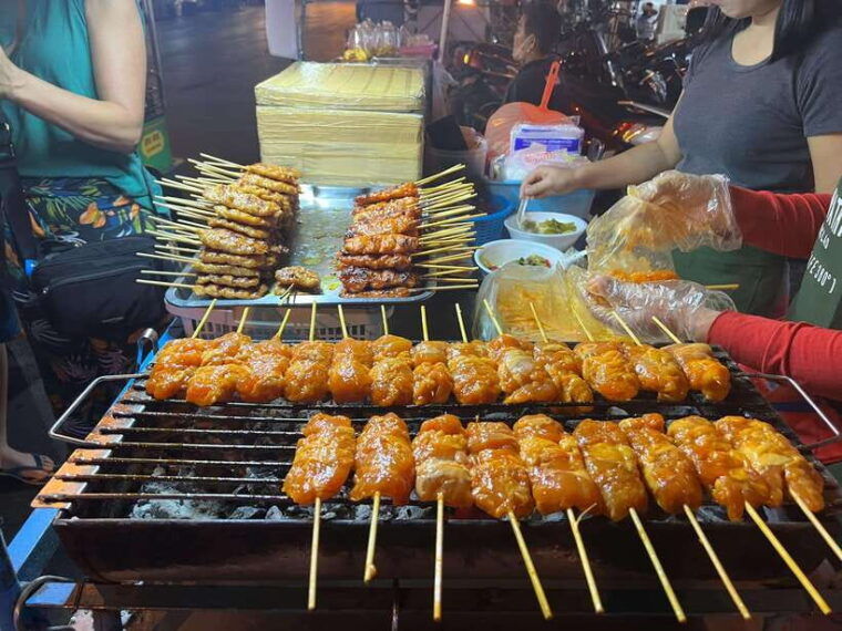 bangkok-tuk-tuk-by-night-with-chinatown-street-food-meal