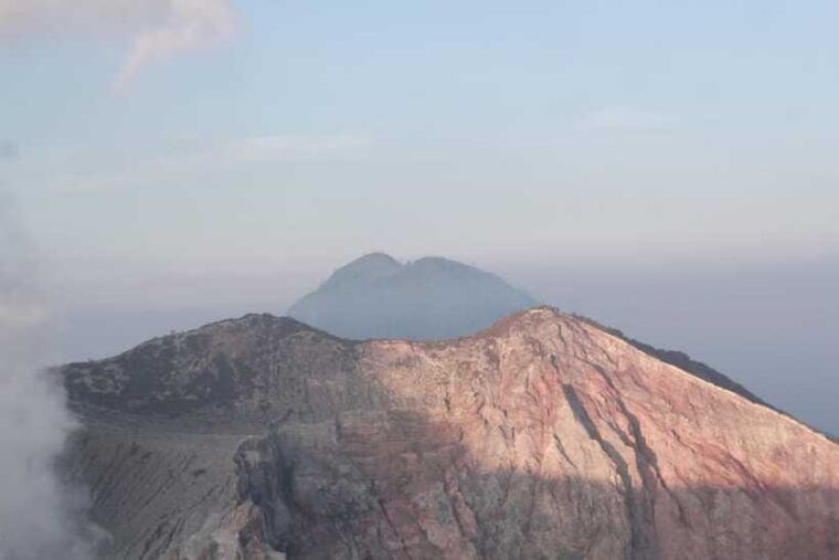 banyuwangi-ijen-blue-fire-and-sunrise-volcano-tour