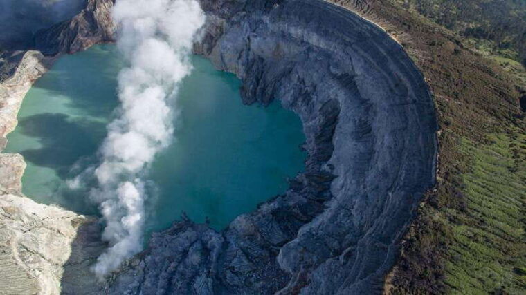 banyuwangi-ijen-crater-bluefire-and-sunrise-guided-trek