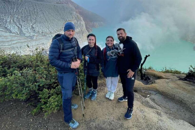 banyuwangi-ijen-volcano-guided-sunrise-hike-with-pickup