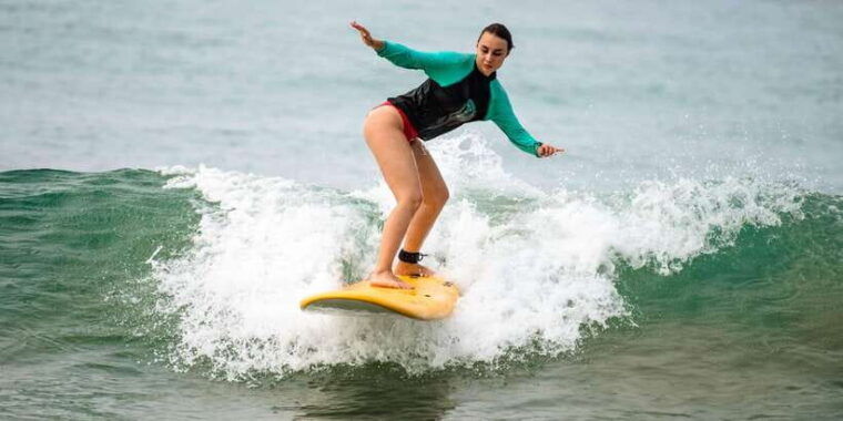 beginner-surfing-lesson-and-surfguide