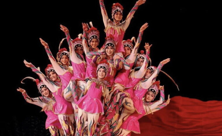 beijing-acrobatic-show-pearl-market-peking-duck-dinner