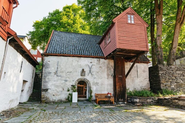 bergen-past-present-small-group-guided-walking-tour