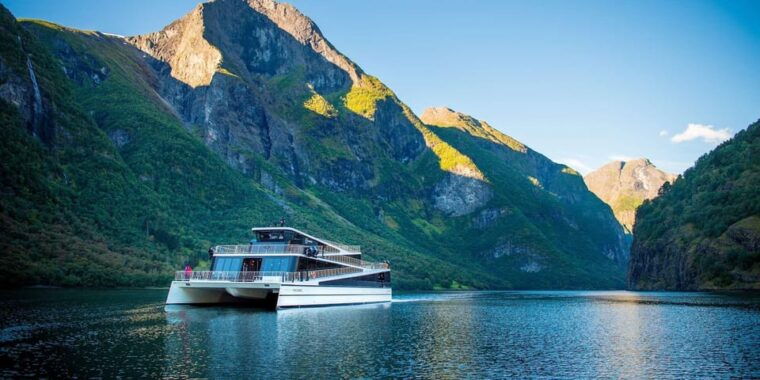 bergen-viking-village-naeroyfjorden-cruise-and-flam-railway
