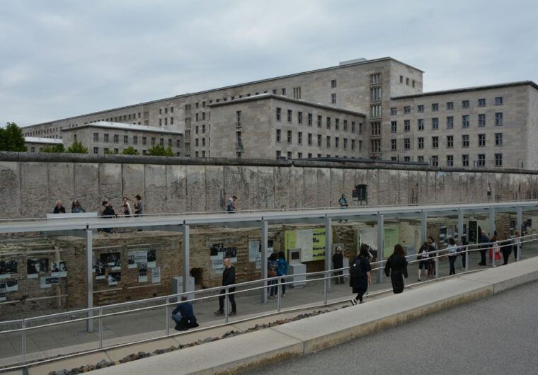 berlin-historical-sights-berlin-wall-tour-with-a-berliner