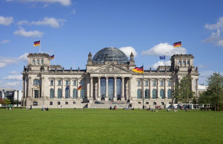 berlin-private-e-scooter-highlights-tour