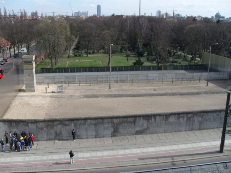 berlin-wall-history-small-group-cycling-tour