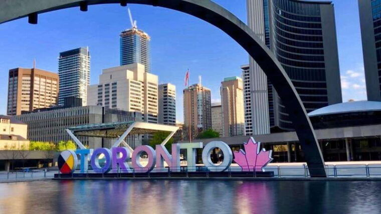best-of-toronto-private-walking-tour-with-a-local