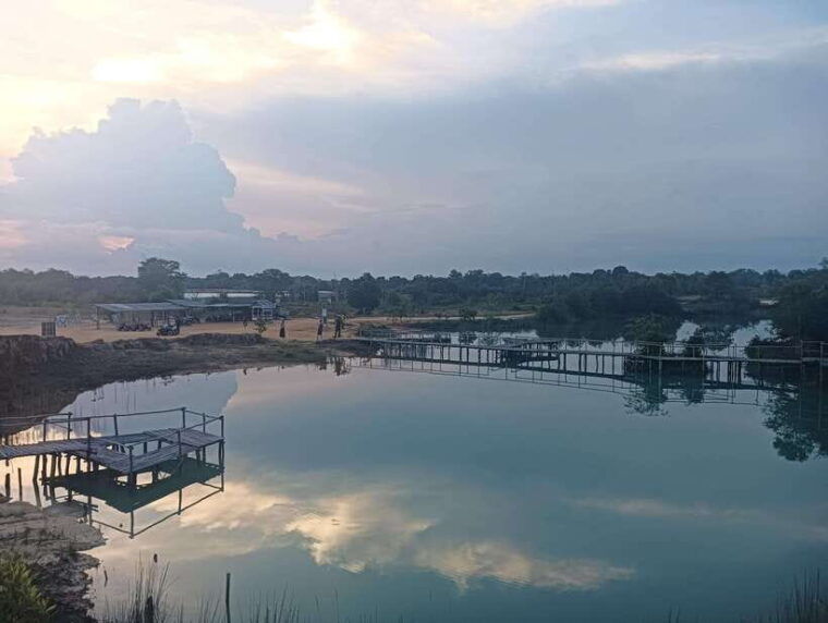 bintan-guided-tour-of-the-bintan-desert-and-blue-lake