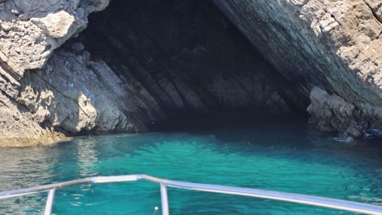 boat-tour-in-sesimbra-public-shared