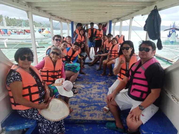 boracay-group-island-hopping-w-lunch-and-crystal