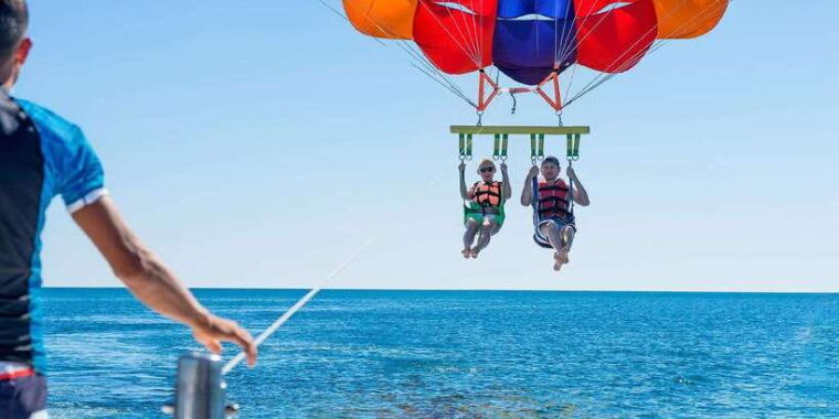 boracay-island-hopping-parasailing-sharedtour
