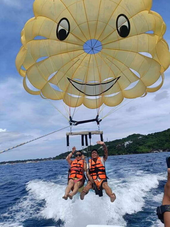 boracay-parasailing