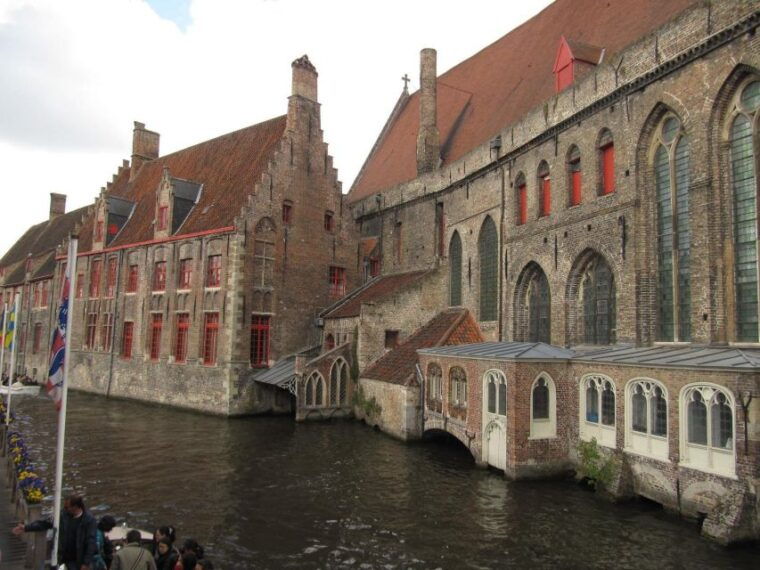 bruges-2-5-hr-walking-tour-from-train-station-to-markt