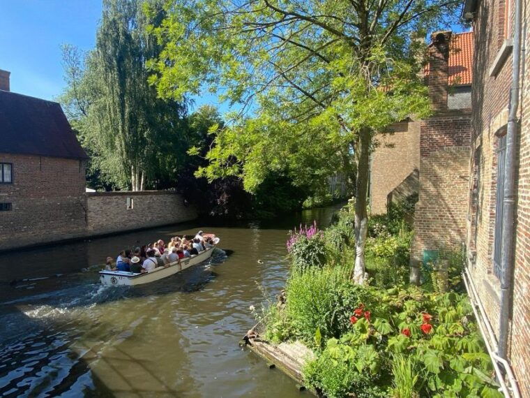 bruges-guided-walking-tour-stories-mysteries-and-people
