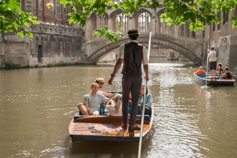 cambridge-guided-shared-river-punting-tour