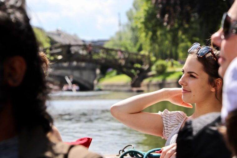 cambridge-private-chauffeured-punting-tour