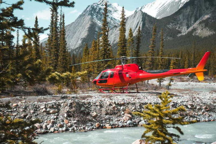 canadian-rockies-private-helicopter-tour-and-hike-for-two
