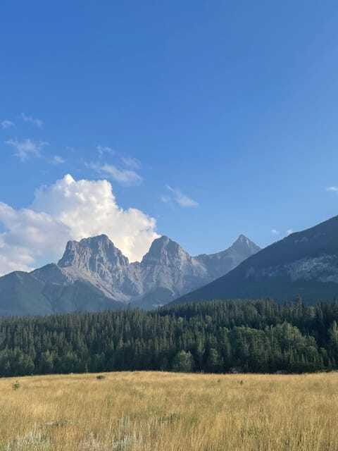 canmore-guided-town-walking-tour-with-sweet-treat-and-drink