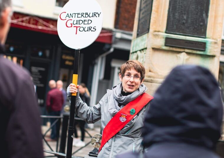 canterbury-walking-tour-with-green-badge-guide