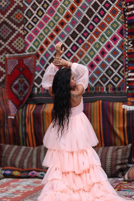 cappadocia-photo-shooting-with-flying-dress-carpet-house