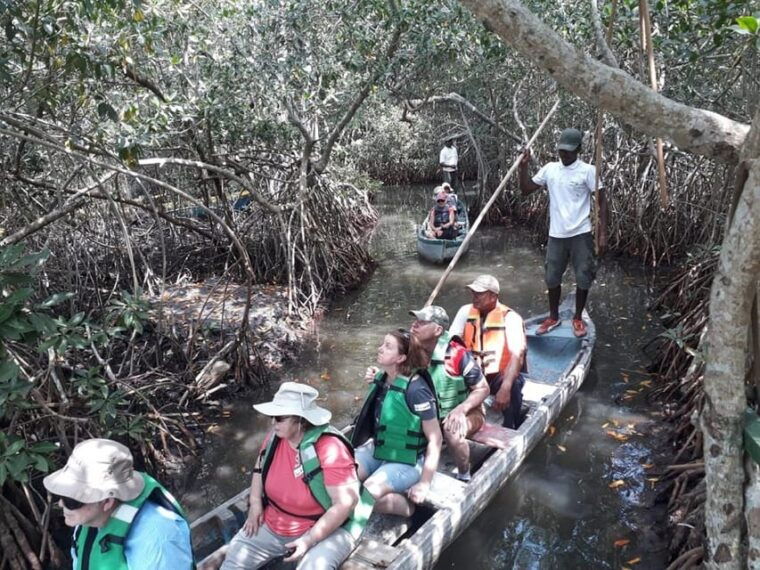 cartagena-fishermens-island-in-the-mangroves-by-canoe