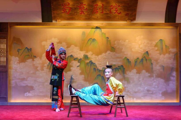 chengdu-sichuan-opera-show-furong-guocui-covered-bowl-tea