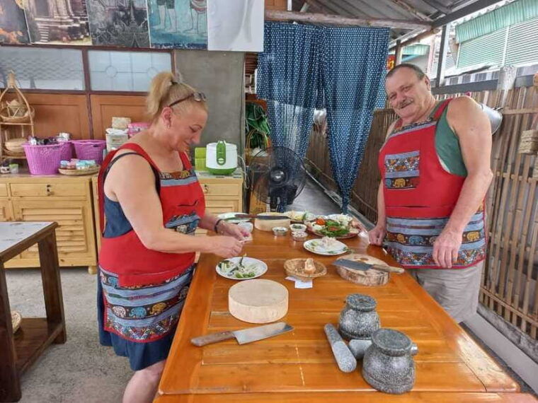 chiang-mai-small-group-thai-cooking-class-with-market-tour