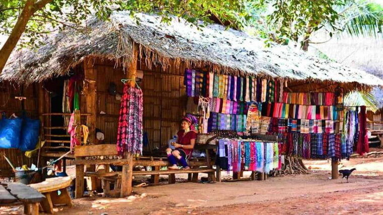 chiang-mai-white-and-blue-temples-and-lalita-cafe