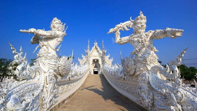 chiang-rai-tour-white-blue-big-buddha-redtemples