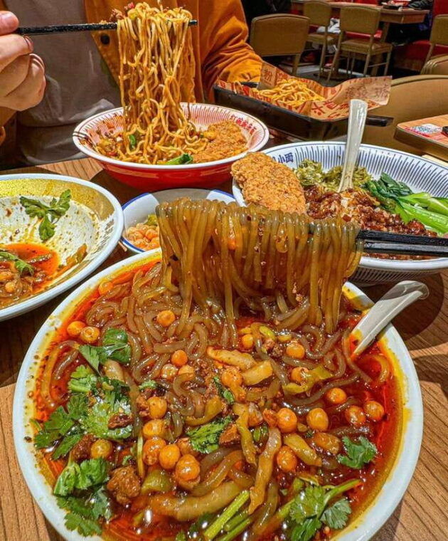 chongqing-city-night-cruise-and-local-snacks-tour