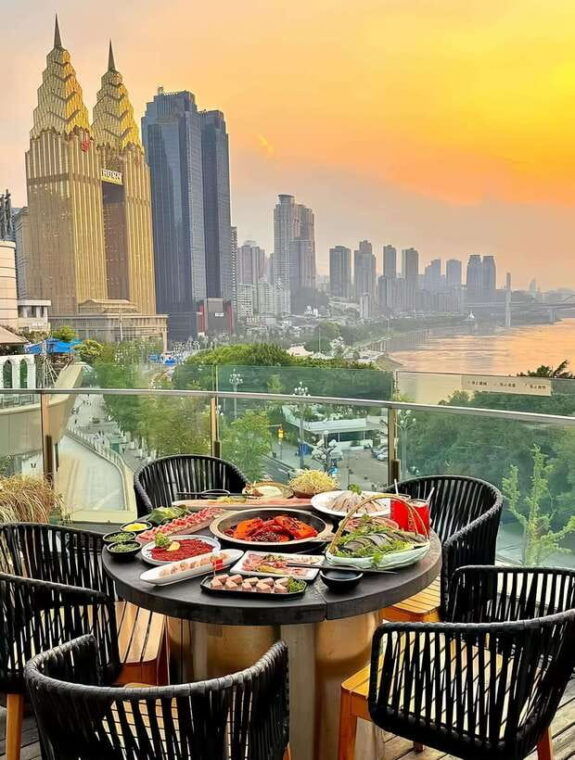 chongqingstrolling-through-the-cityinclude-dinner