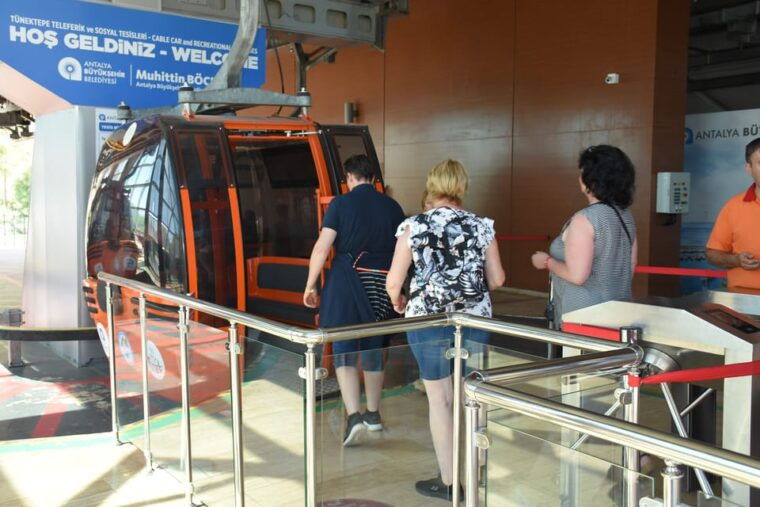 city-of-side-city-tour-including-waterfalls-and-cable-car
