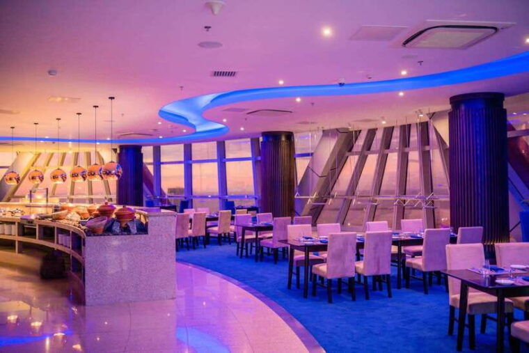 colombo-lotus-tower-celebration-dining-experience-with-cake