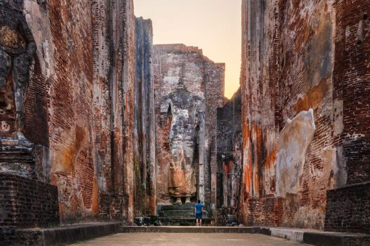 colombo-polonnaruwa-sigiriya-guided-day-tour-with-lunch