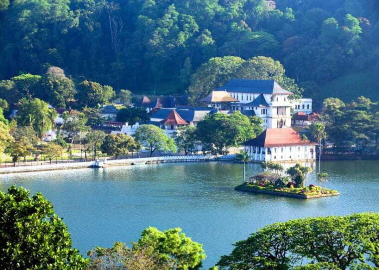 colombo-private-2-day-cultural-triangle-tour-with-sigiriya