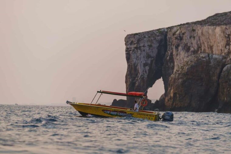 cominoblue-lagooncrystal-lagooncaves-private-boat-malta